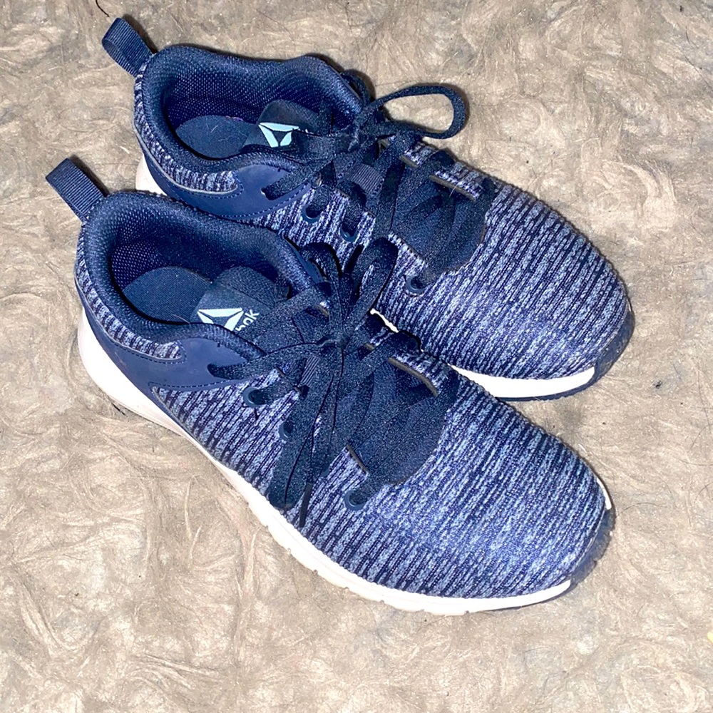 Women’s Reebok tennis shoes size 6